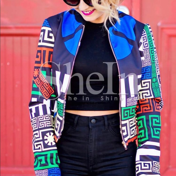 SHEIN Jackets & Blazers - Cropped geometric print blazer